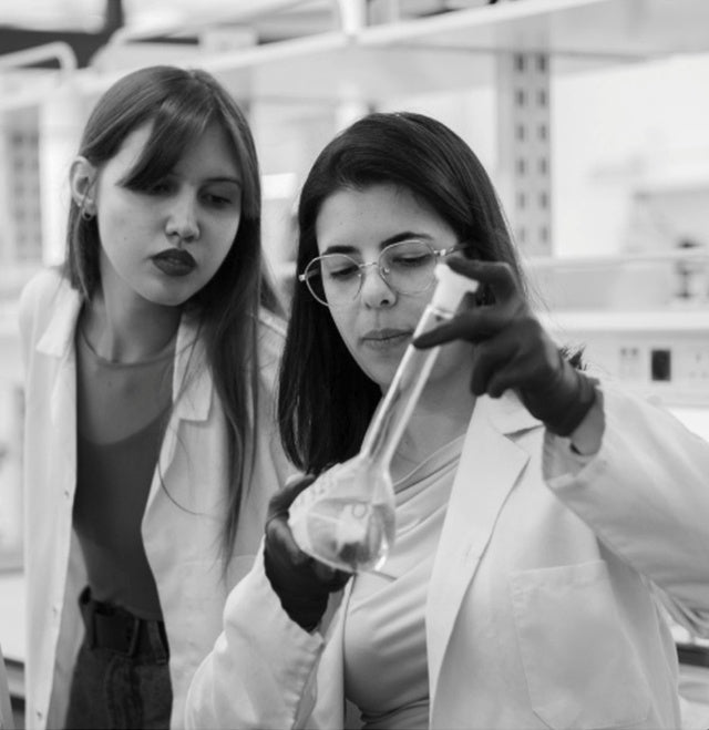 Esenne PerfumeBond Scientists in Laboratory